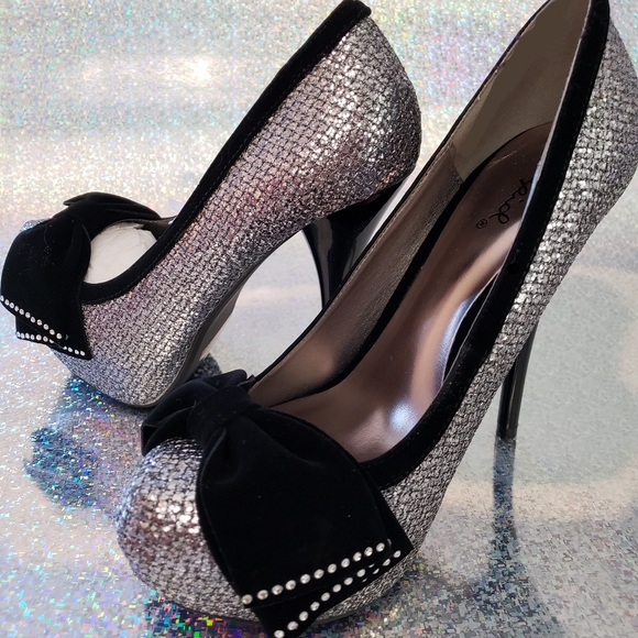 NEW STILETTOS High Heels Silver Sparkly with Black Bows Sz 7 - Picture 2 of 8